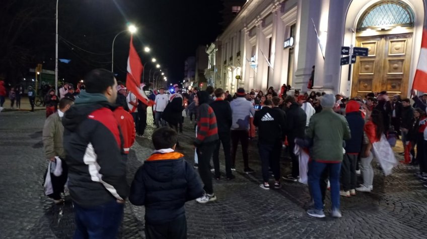 Los hinchas de River celebraron un nuevo título en el centro de Tandil
